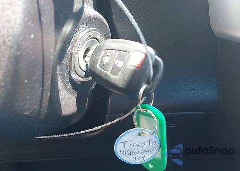 2019 Toyota Highlander Le z USA, uszkodzony, nr VIN 5TDZZRFH4KS303149